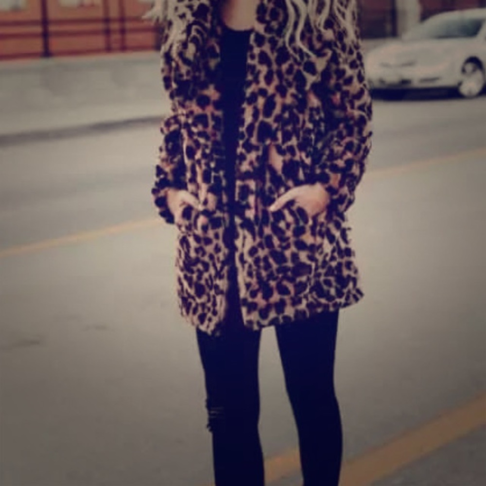 Coat leopard